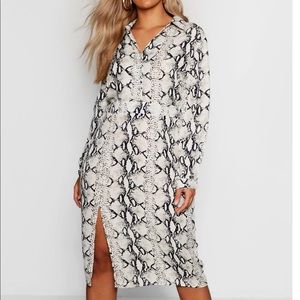 NWT Snakeskin midi shirt dress 🐍